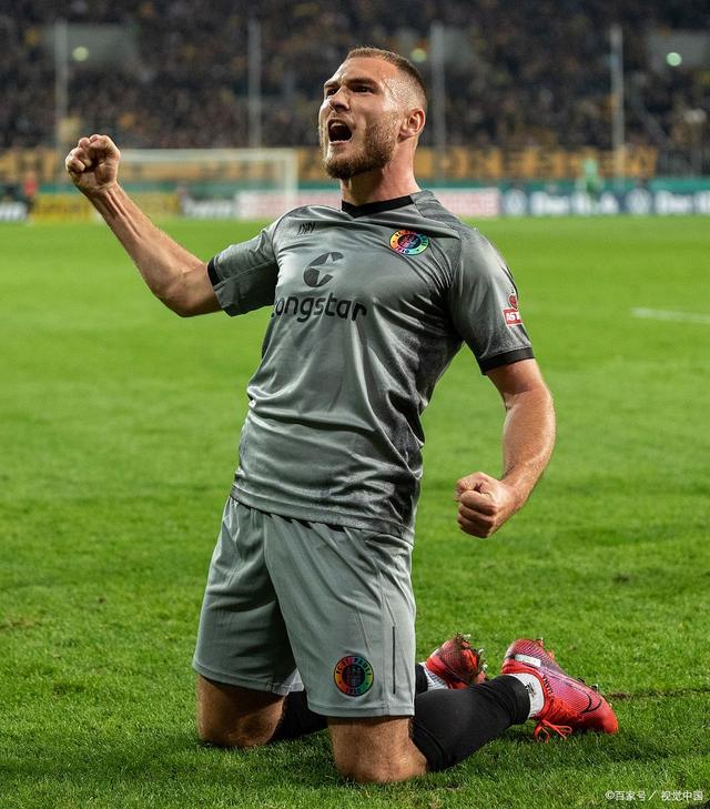 弗赖堡成功逆转比赛，夺得胜利