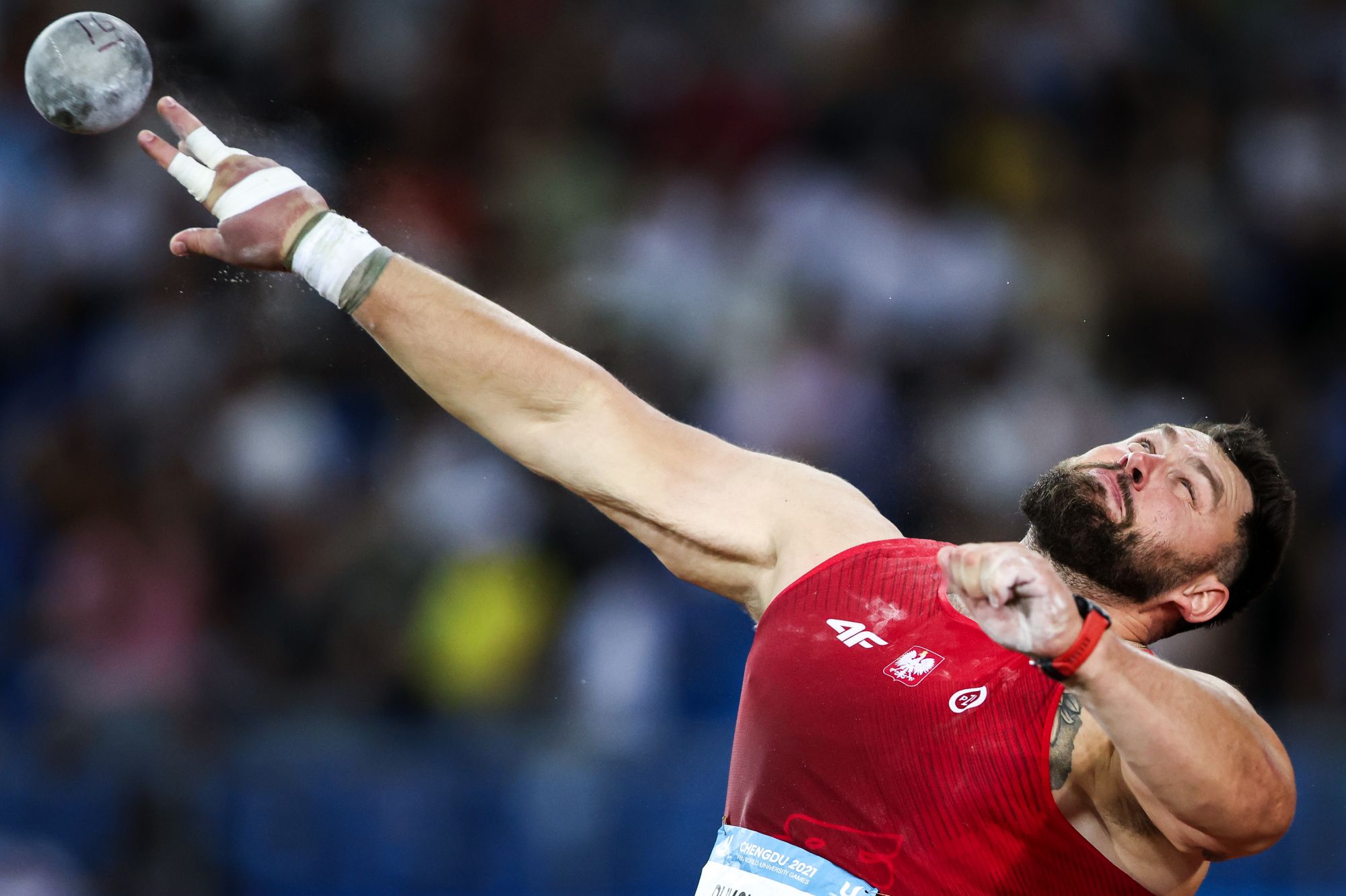 波兰选手在击剑比赛中一路高歌得金